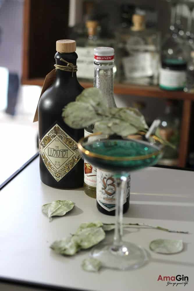 Illusionist Gin Blue Vanillatini Cocktail
