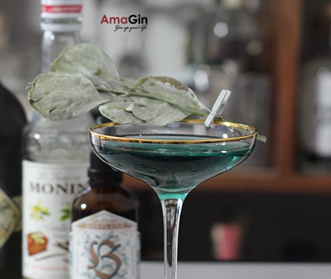 Illusionist Gin Blue Vanillatini Cocktail
