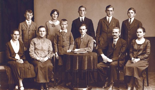 Familie Mölk - Foto 1925 - Potrait - Quelle: Therese Mölk Homepage